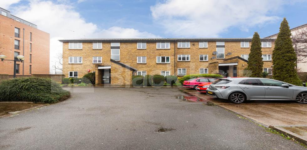 			REFURBISHED TWO BEDROOM PROPERTY , 2 Bedroom, 1 bath, 1 reception Flat			 Adolphus Road, FINSBURY PARK-MANOR HOUSE